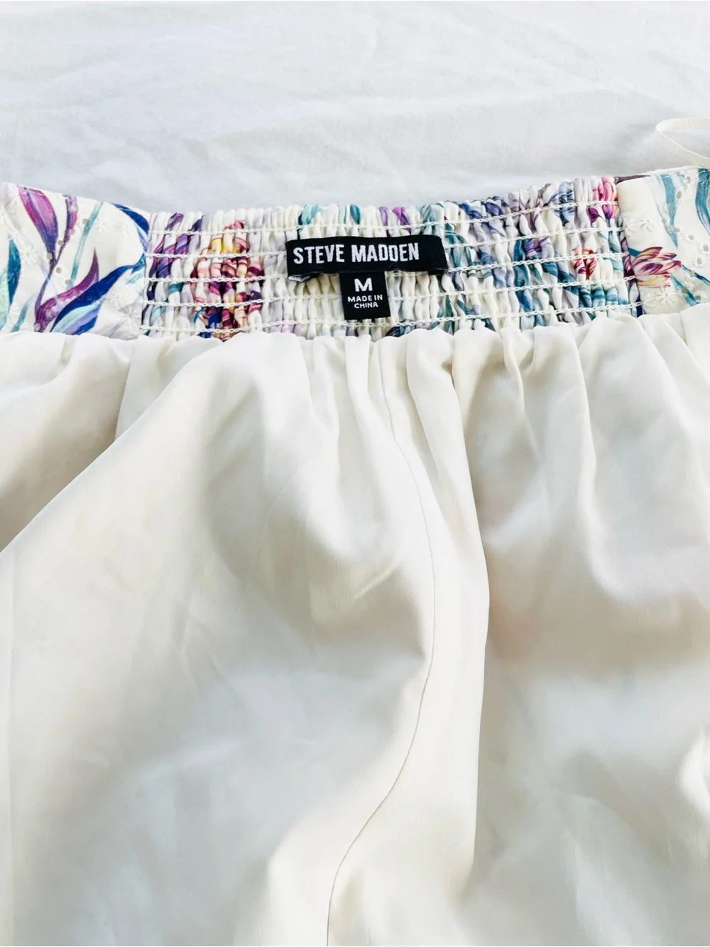 Like new Steve Madden 2 piece matching floral skirt + crop top set. Sz M/L.
